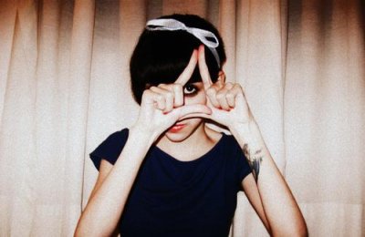​松树林里挂灯笼歇后语（电线吊灯泡歇后语）