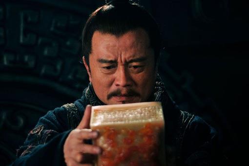 袁术是怎么崛起的?地盘不大为什么敢称帝?