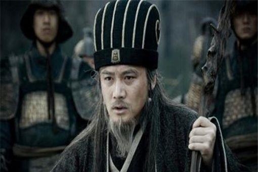 诸葛亮打仗为什么坐轮椅 