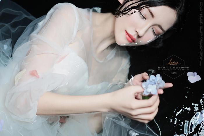 网红沈梦瑶水中唯美写真 美到窒息 宛如梦中睡美人