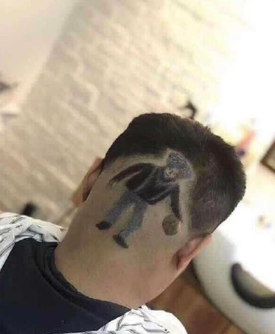 蔡徐坤打篮球被玩坏，各种换脸搞不停，网友：这个梗过不去了！
