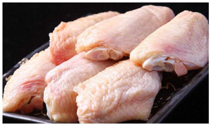 鸡肉焯水，用凉水还是热水？20年大厨透露：一般人我不会告诉他