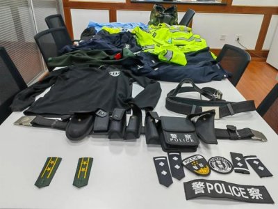 ​男子为博取异性好感冒充警察，网购仿制装备还手写警官证