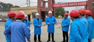 ​市应急管理局局长邓志军带队开展危化企业安全生产调研