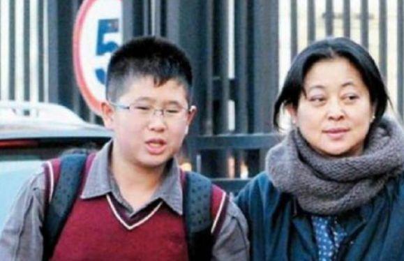 王文澜是倪萍的第二任丈夫，抛弃先天性疾病儿子，如今却成这样！