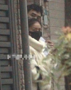 ​阮经天女友正面照曝光，肤白貌美大长腿，不输前任许玮甯