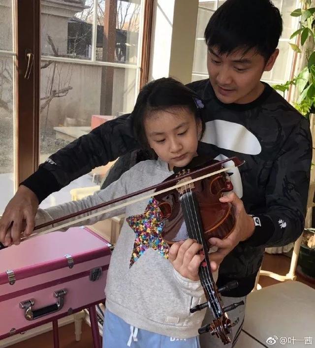 是谁给田亮指导女儿森碟学小提琴的勇气？叶一茜都不敢