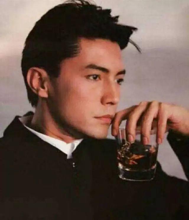 尊龙当年有多帅？古天乐和他之间，还差了10个木村拓哉