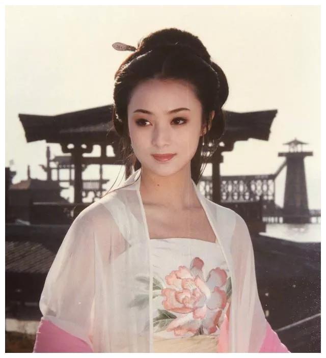 蒋勤勤剧中自嘲容颜老去 实际上旧照美的惊为天人