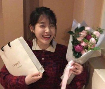 高情商逗女孩子开心的语句(精选29句)