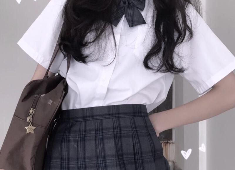 情感语录丨远则美,近则丑,唾手可得不值钱,历尽艰难才珍贵。 情感语录丨远则美,近则丑,唾手可得不值钱,历尽艰难才珍贵。