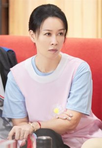 ​那英：和高峰同居10年遭抛弃，带着儿子嫁富商