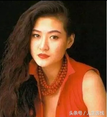 一般人会对她在周星驰作品《国产凌凌漆》中的惊艳扮相印象深刻