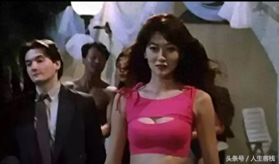 一般人会对她在周星驰作品《国产凌凌漆》中的惊艳扮相印象深刻