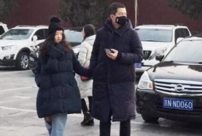 ​偶遇李亚鹏父女怎么回事在哪偶遇 李亚鹏李嫣父女关系好吗