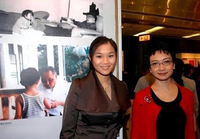 ​她是邓公的外孙女，母亲是邓榕，很少人知晓，如今致力于慈善事业