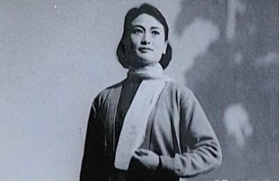 ​江竹筠29岁牺牲，儿子的妻子是主席夫人亲戚，孙子在北京任要职