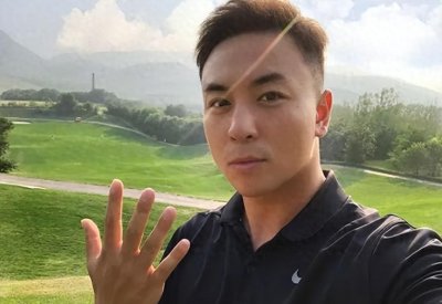 ​释小龙妻子露面太吸睛身材丰满、长腿抢镜，五官颜值不输何洁