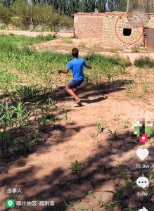 ​土堆里练就足球绝技，21岁小伙靠自学踢进职业联赛，网友：国足需要你