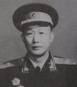 ​吴忠将军升任北京卫戍区司令后，立即就下令处罚了副司令，为何？