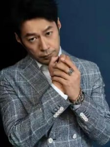 ​第一眼很普通，越看越帅气的6个男明星，朱亚文、黄轩靠气质取胜