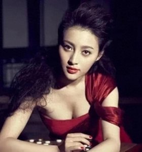 ​甘婷婷：于光影长河中雕琢璀璨演艺人生