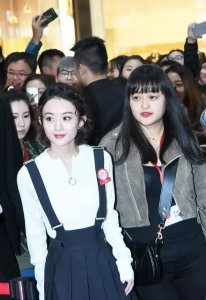 ​赵丽颖的发际线又崩坏了？杨幂热巴宋茜教你如何处置发际线！