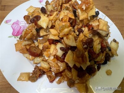 ​剩下的饺子皮不要扔，直接进油锅，瞬间变小零食，酥脆香甜，好吃