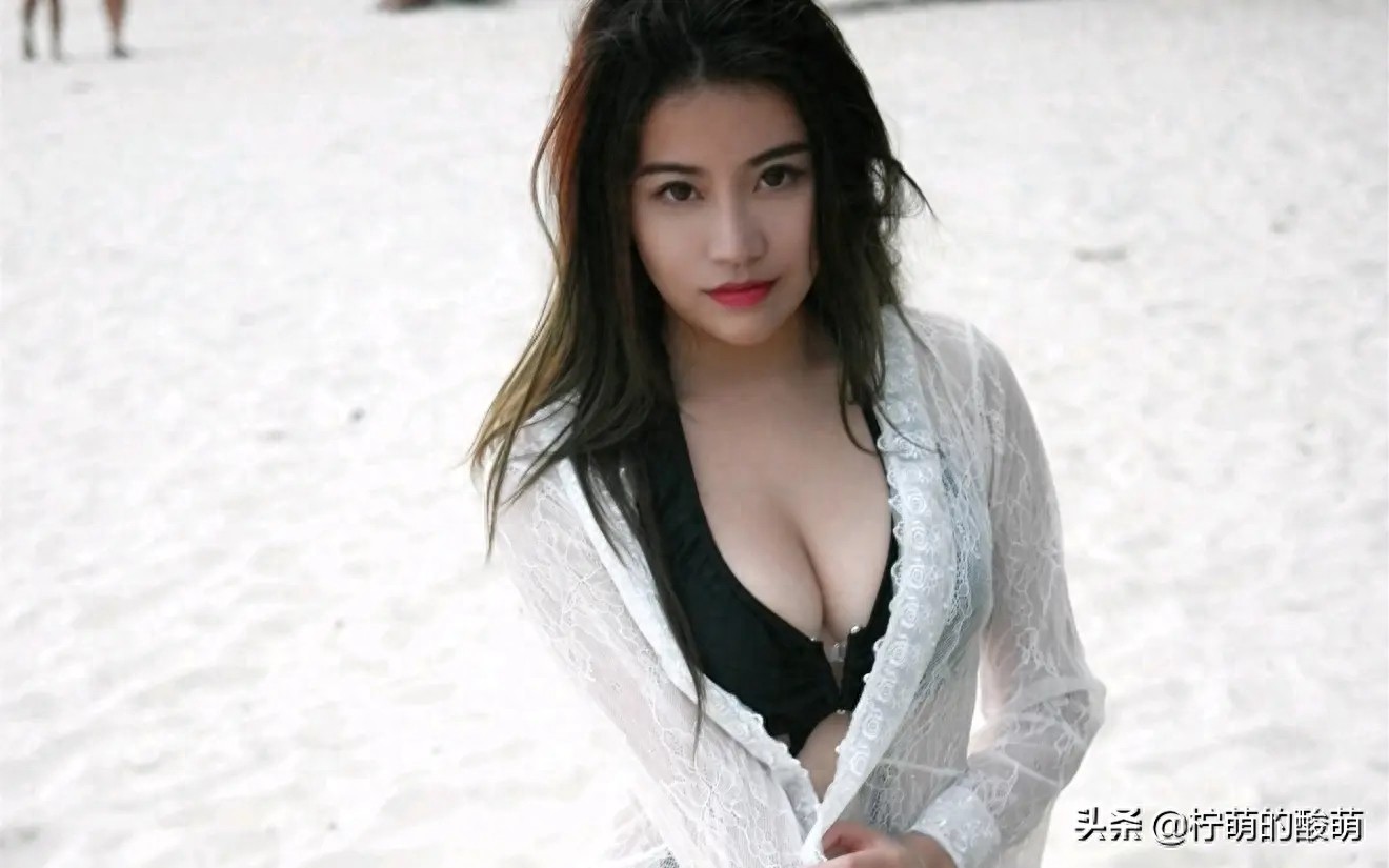 摄影：许诺Sabrina沙滩比基尼写真