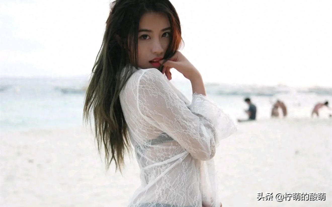 摄影：许诺Sabrina沙滩比基尼写真