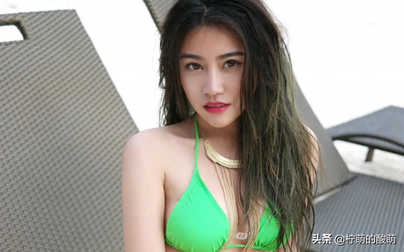 摄影：许诺Sabrina沙滩比基尼写真