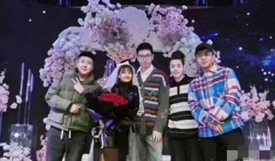 ​德云社相声演员王九龙成功求婚，幸福画面曝光