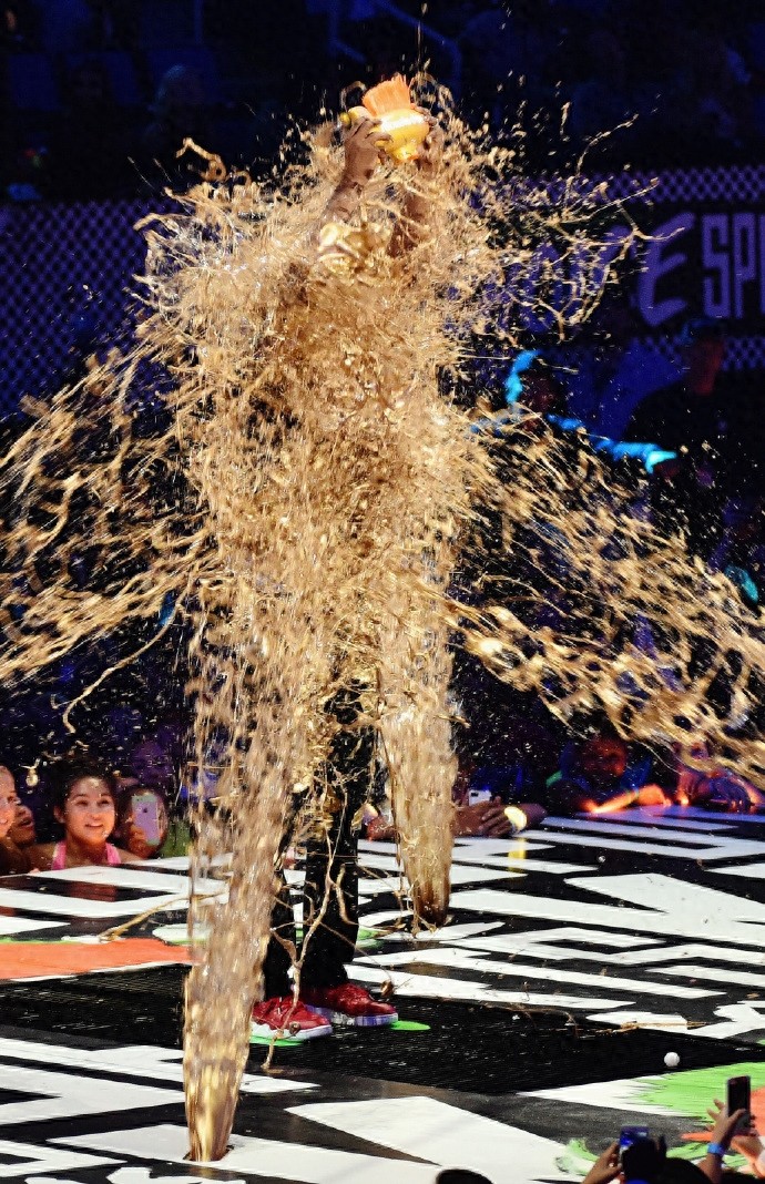 科比被射全身黄金漆成小金人,黑曼巴变成了金曼巴