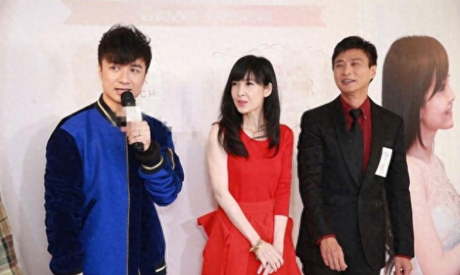 50岁周慧敏与老公倪震同框,笑得开心罕见秀恩爱