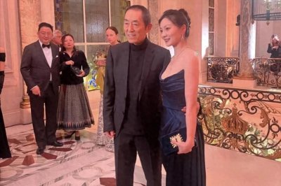 妻子小自己31岁,岳母小自己11岁,婚后的张艺谋后悔吗?