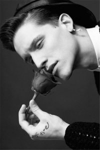 ​qq霸气个性签名大全(闹钟只吵醒了我的躯壳…)