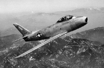 “叛徒”张文荣:跳伞时炸毁敌机,奖励800元,死后3月才恢复军籍