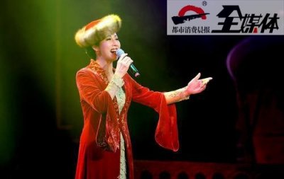 百灵鸟飞回新疆开演唱会,乌鲁木齐的男女老少都听出了“爱”