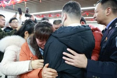 终于找到你!失散32年的男子终与母亲团圆
