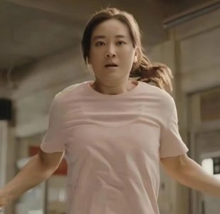 贾玲成功减重100斤:健康方法与坚持让她重塑自信