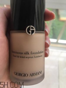 阿玛尼丝质亮丽粉底液好用吗?阿玛尼丝质亮丽粉底液多少钱?