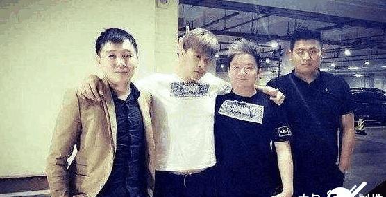 大官人成斗鱼新一个, 人气高达1200多万, 网友: 真的假!