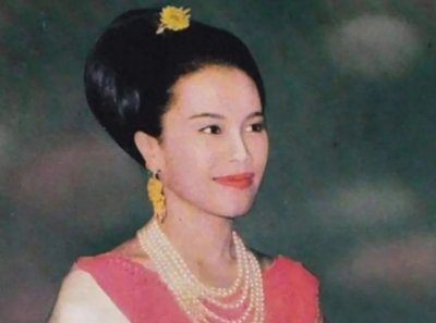 诗丽吉王后:出轨保镖,背叛深爱她的国王,被丈夫送去“刮宫”