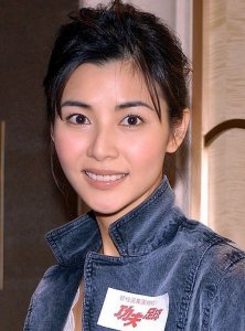 蒙嘉慧:原生家庭坎坷,40岁嫁给郑伊健选择丁克,48岁依旧很美