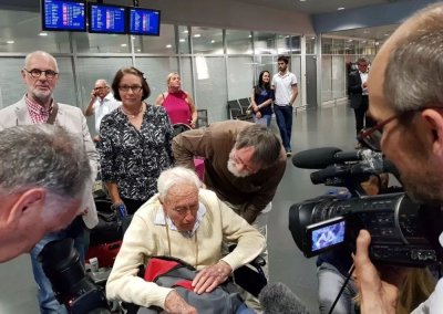 104岁科学家远赴瑞士安乐死:曾自杀2次,打小无病家庭和谐