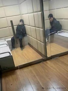 三名涉事学生看守所漠然入睡