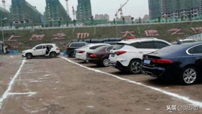 大渡口古镇,兴建于明清时代,为过江百姓义务摆渡闻名于世