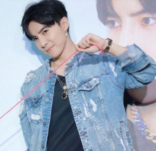 彭于晏辟谣与唐禹哲出柜,出柜传闻曾多次被造谣,身心不堪其扰