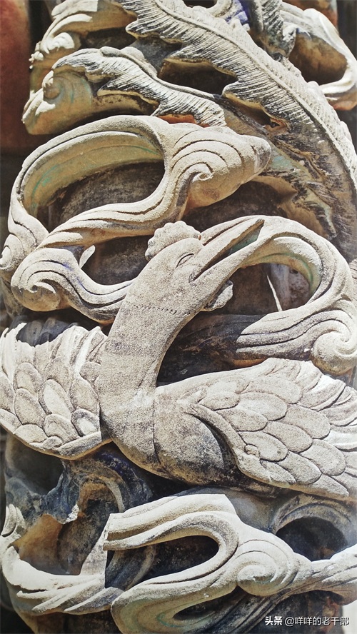 原来墓碑上刻名字这么讲究,看了才知道,刻错的话直接影响后人