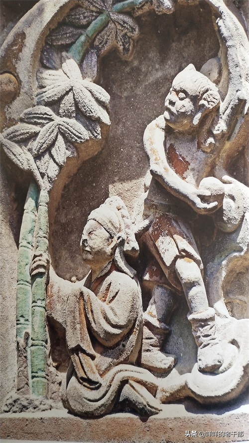 原来墓碑上刻名字这么讲究,看了才知道,刻错的话直接影响后人